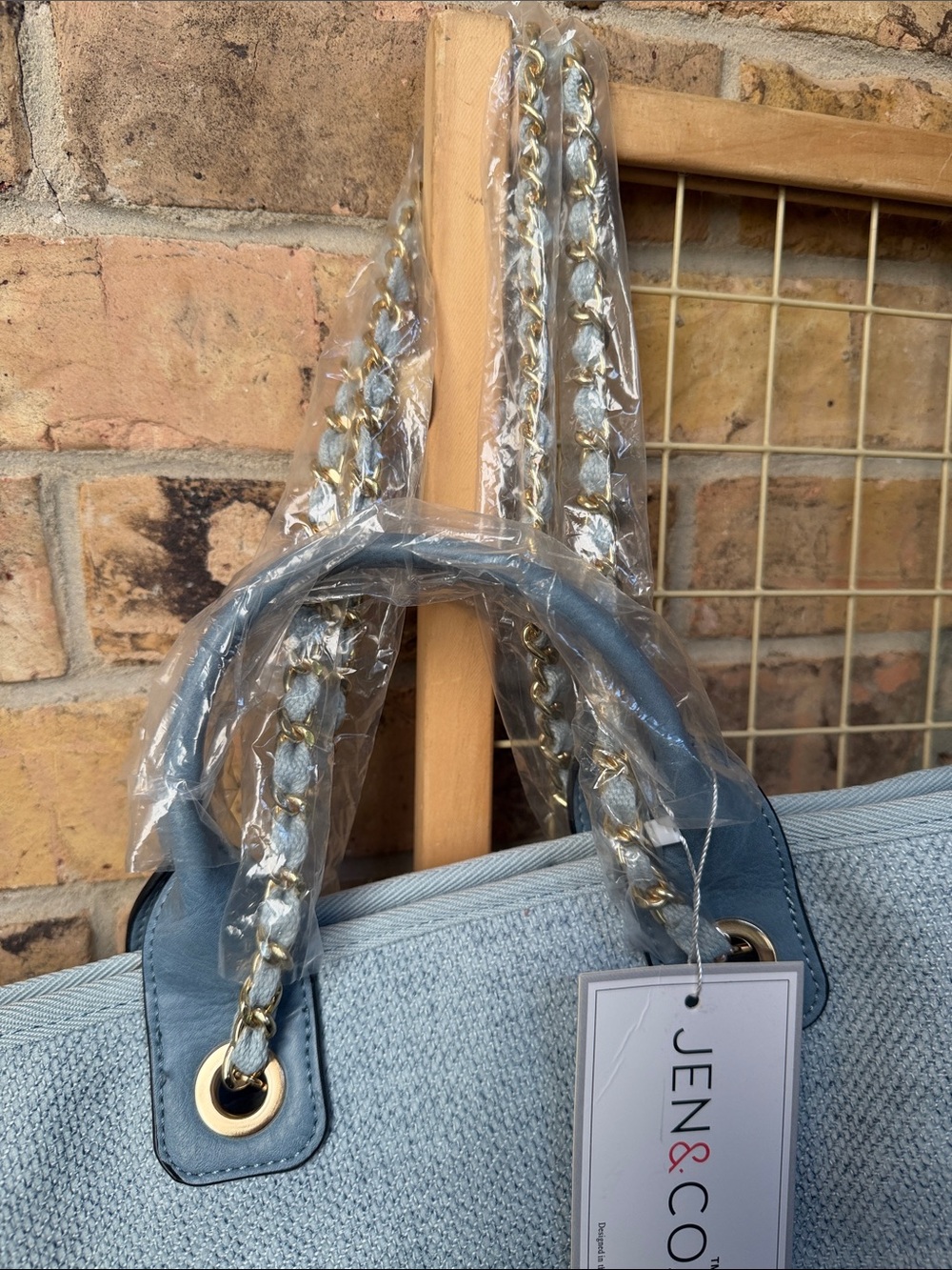 NWT: JEN & CO. Light Blue Woven Tote Bag with Chain-Accent Handles - Picture 4 of 7
